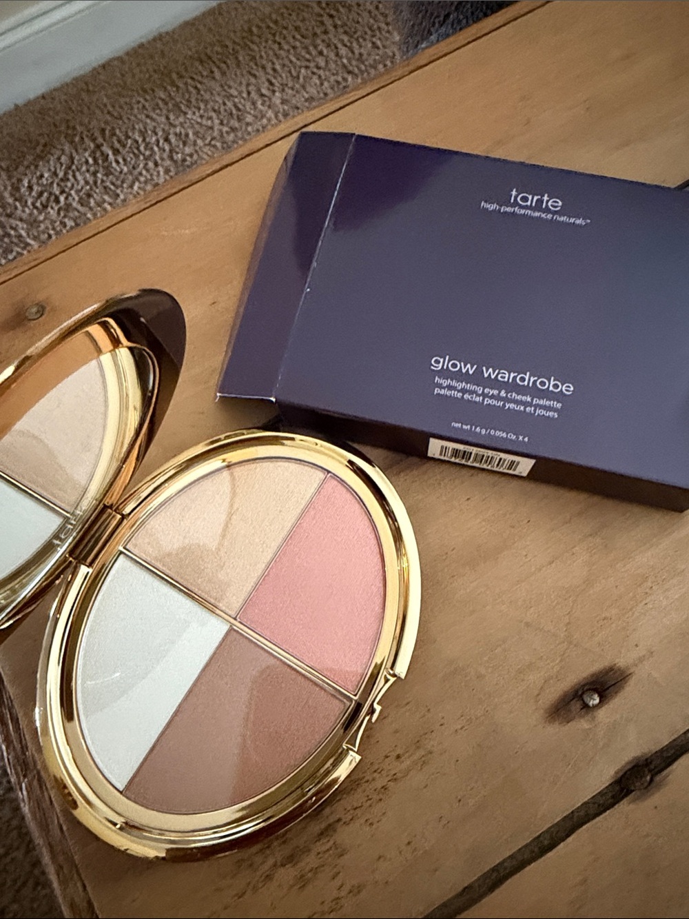 tarte Gold Glow Wardrobe Highlighting Palette Compact - Picture 2 of 10